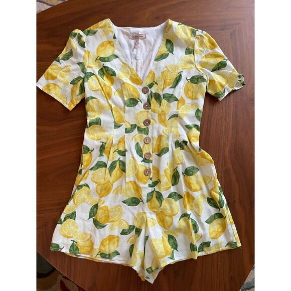 BCBGeneration womens Button Front Flutter Sleeve Romper -Lemon print - Picture 3 of 7